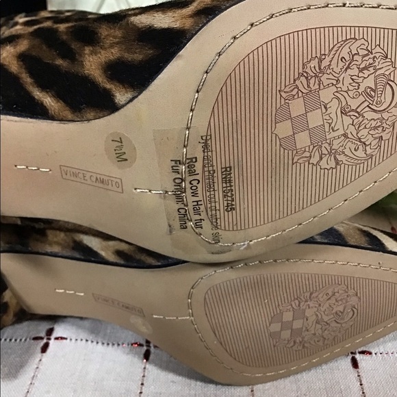 Vince Camuto Rastel3 Animal Print Cow Hide Mid Calf Boots Size 7.5 Cow Fur NWOB - Picture 8 of 9